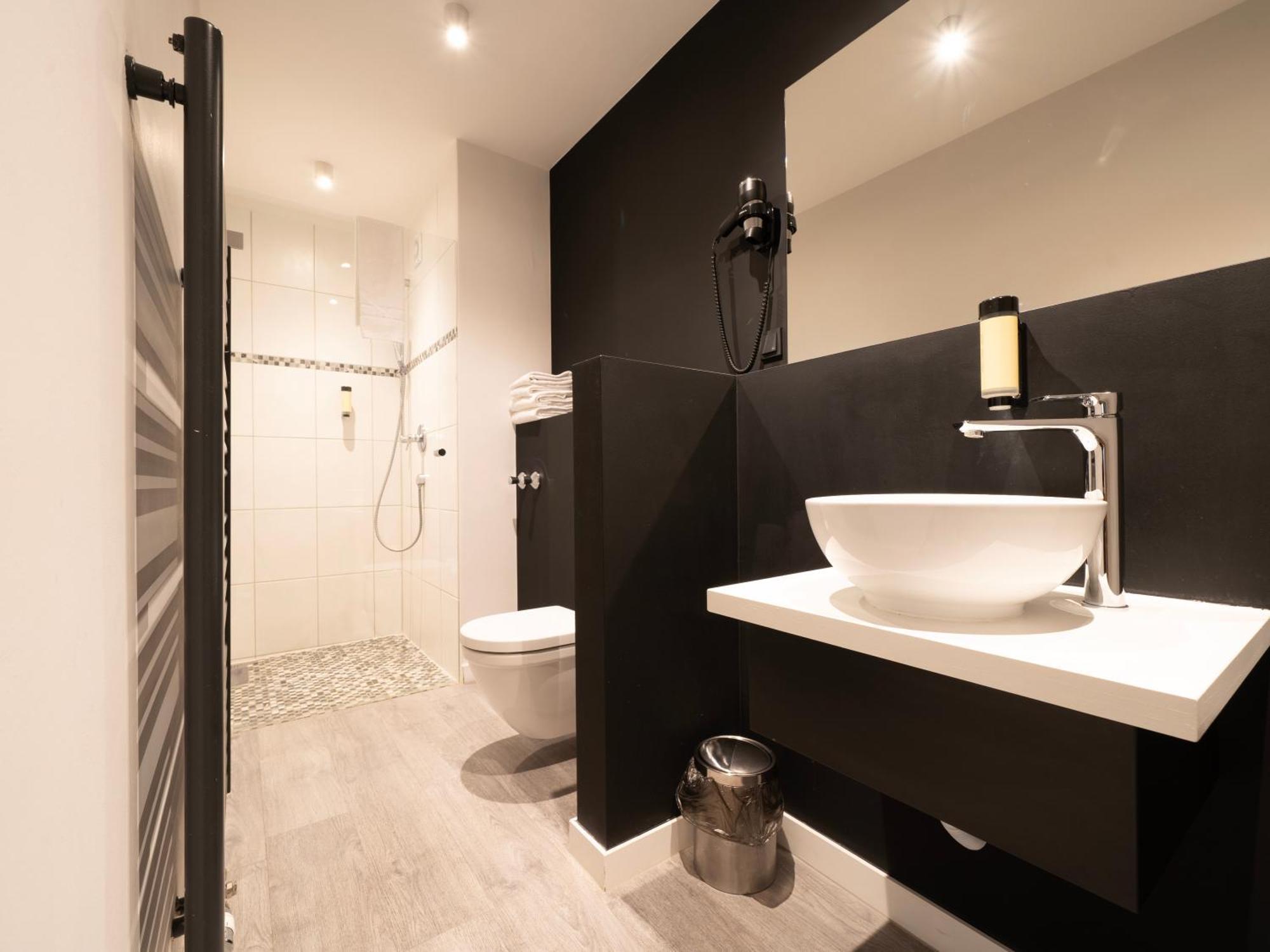 JustStay Hotel Ratingen Buitenkant foto