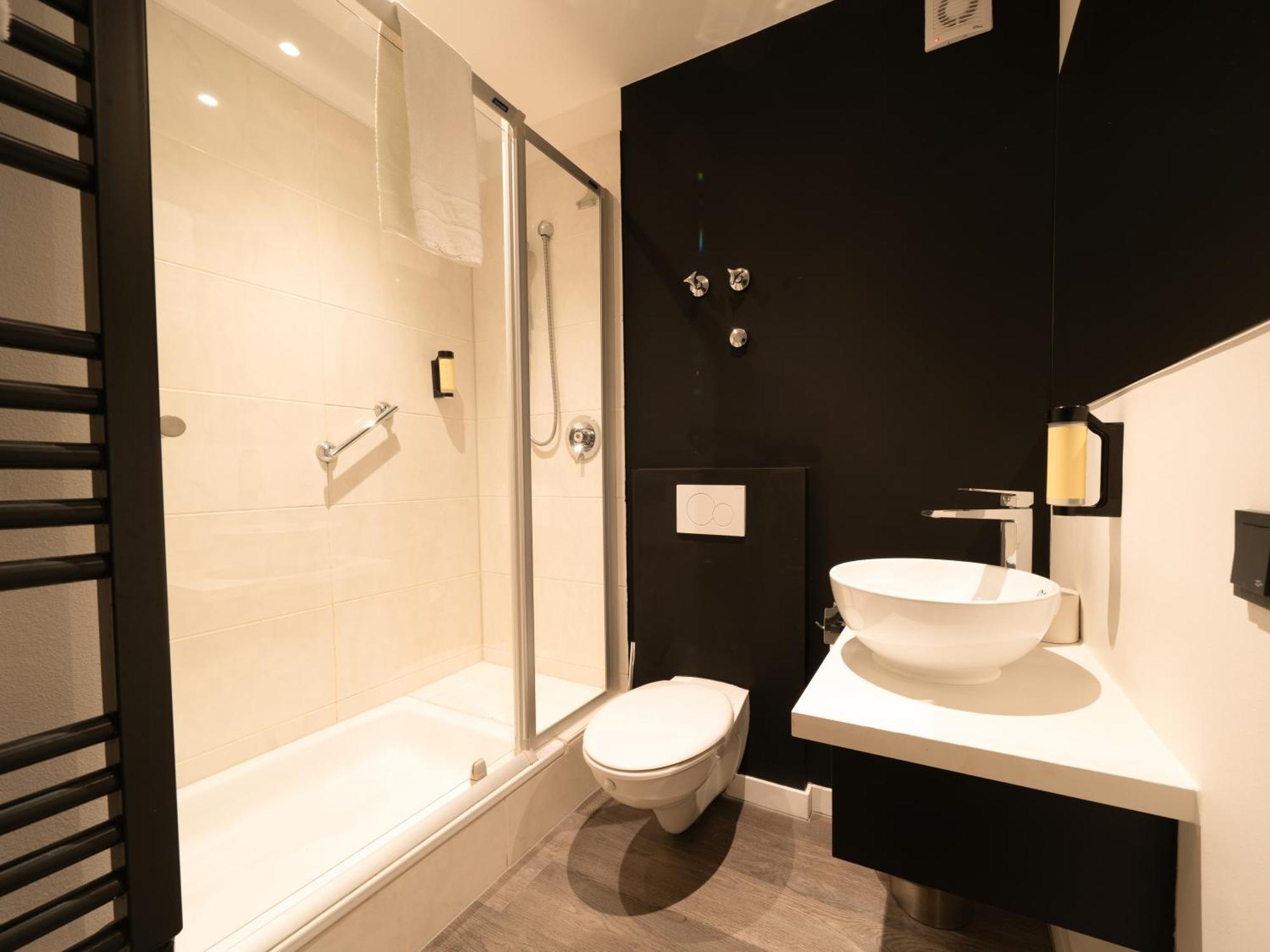 JustStay Hotel Ratingen Buitenkant foto
